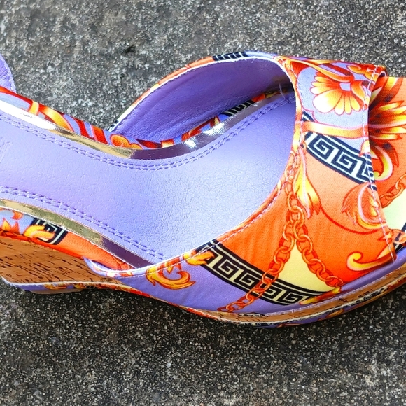 A Funky Purple Wedge - Picture 2 of 6